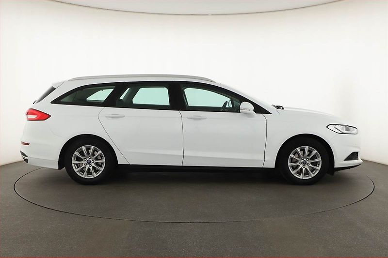 Ford Mondeo (2019) 2.0 TDCI, Automat, Navi - fotka 6 z 20