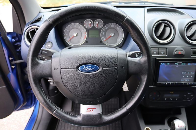 Ford Fiesta ST 2.0i 110kW - fotka 26 z 49