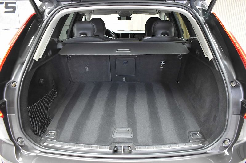 Volvo XC60 B4 CORE*KAMERA*DPH*ČR 1.MAJ* - fotka 36 z 39