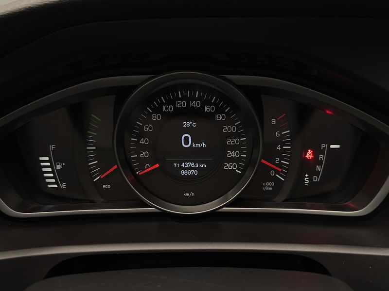 Volvo V40 T2 MOMENTUM AUT  - fotka 16 z 41