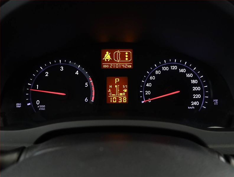 Toyota Avensis (2013) 2.2 D-4D, Automat, Navi - fotka 9 z 17