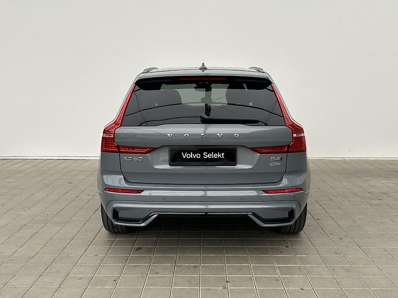 Volvo XC60 2.0 B4 4x4 ULTIMATE - fotka 5 z 33