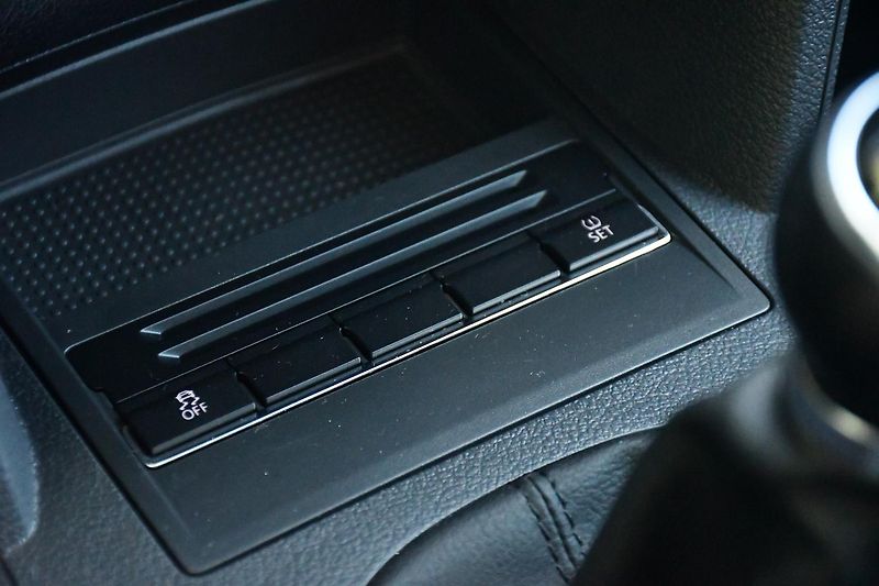 Volkswagen Touran 1.6TDi 77kW TAŽNÉ  - fotka 34 z 45