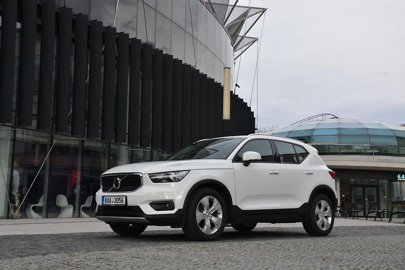 Volvo XC40 (2020) 2,0 D3 DRIVE-E Momentum PRO Aw - fotka 24 z 45