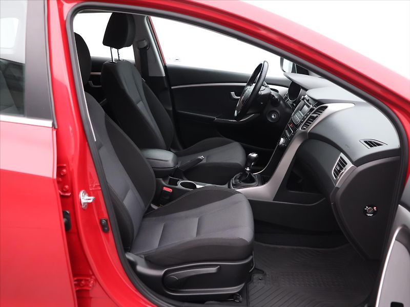 Hyundai i30 1,6 GDI 99kW Trikolor Style CZ - fotka 12 z 29