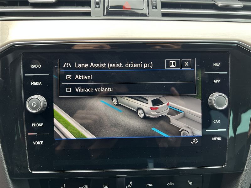 Volkswagen Passat 2,0 TDi DSG ELEGANCE MATRIX - fotka 34 z 36