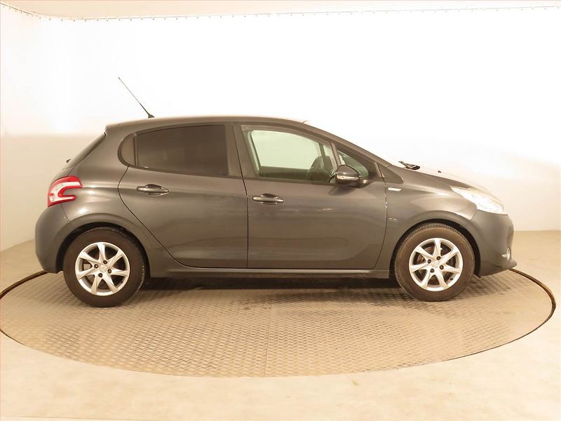 Peugeot 208 (2014) 1.2 PureTech, Serv.kniha - fotka 6 z 15
