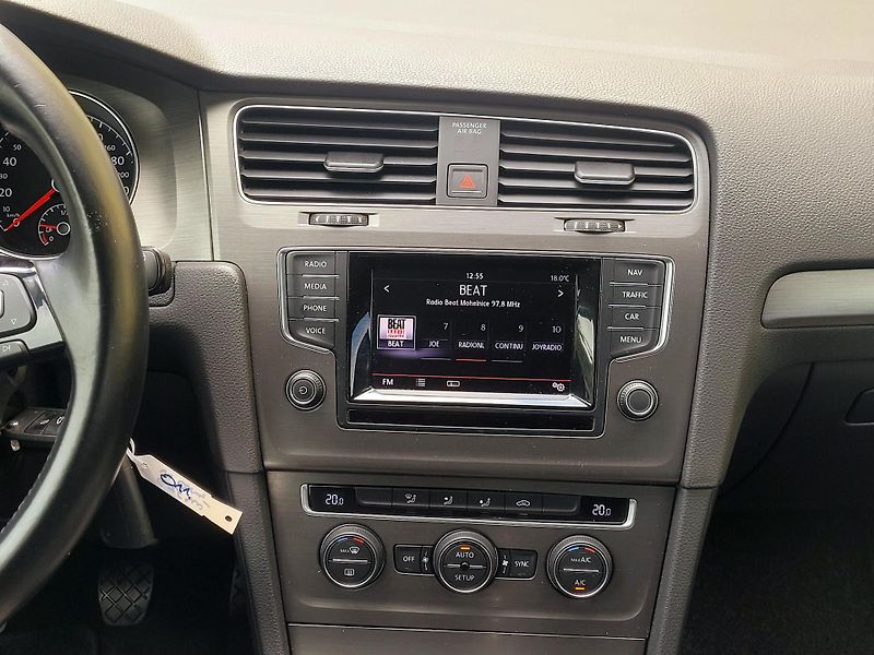 Volkswagen Golf 1,2TSi *SERV.KNIHA*            - fotka 37 z 45