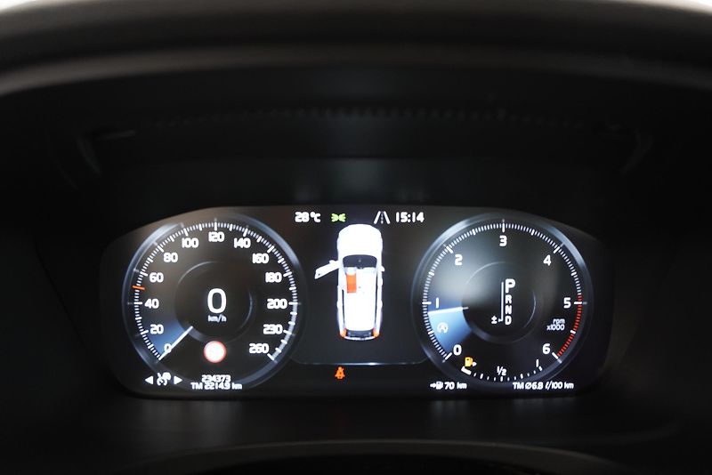 Volvo V60 CROSS COUNTRY  2,0 D4 AWD AUT. - fotka 19 z 29