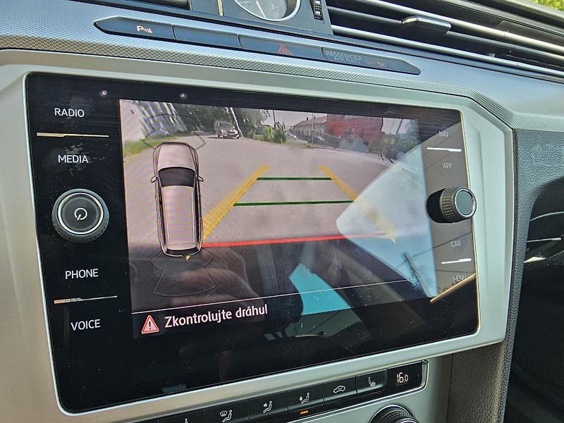 Volkswagen Passat Variant (2018) 1.6TDI  TAŽNÉ, FULL LED - fotka 12 z 16