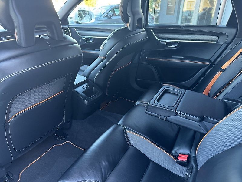 Volvo V90 (2018) 2.0D AWD Ocean Race LED - fotka 20 z 46