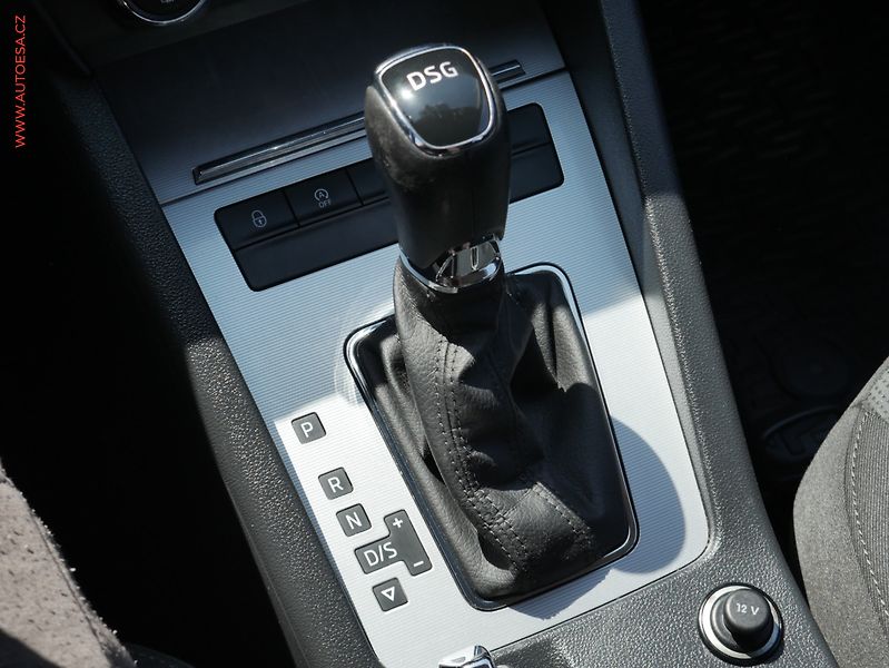 Škoda Octavia (2015) 2.0TDi, ČR, DSG, výhřev sed. - fotka 15 z 22