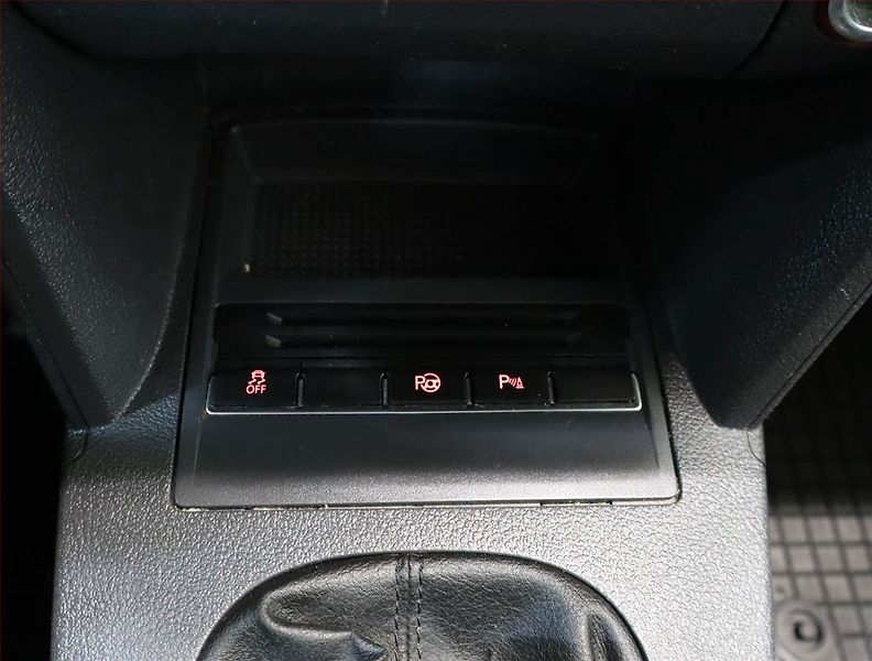 Volkswagen Touran (2011) 2.0 TDI, 7 míst, Serv.kniha - fotka 19 z 22