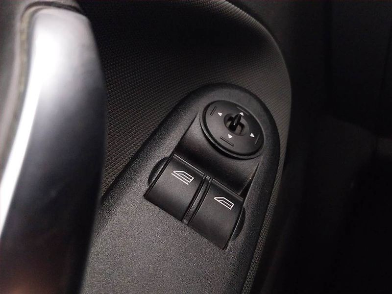 Ford C-MAX (2010) 1.6, Serv.kniha, po STK - fotka 17 z 17