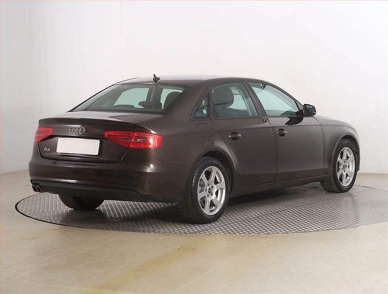 Audi A4 (2014) 2.0 TDI, Automat, Xenony - fotka 5 z 19