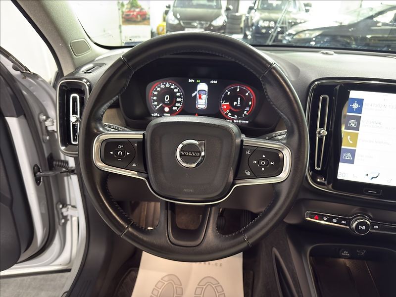 Volvo XC40 2,0   D4 INSCRIPTION ZÁRUKA 28 - fotka 9 z 46