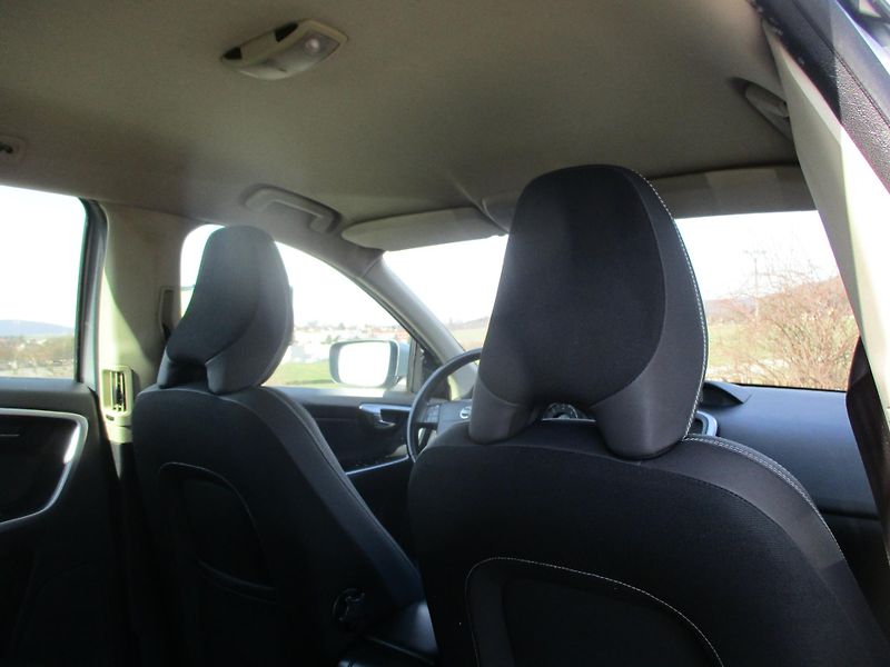 Volvo XC60 2.4 D5*136kW*AWD*197TKM*6MAN.P - fotka 31 z 48