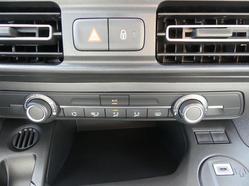 Citroën Berlingo (2026) XL PLUS PROFI Petrol 110k MAN - fotka 15 z 20