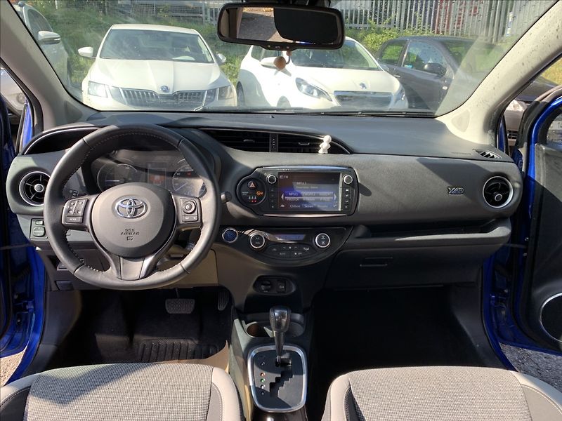 Toyota Yaris 1,5 HYBRID - fotka 10 z 20