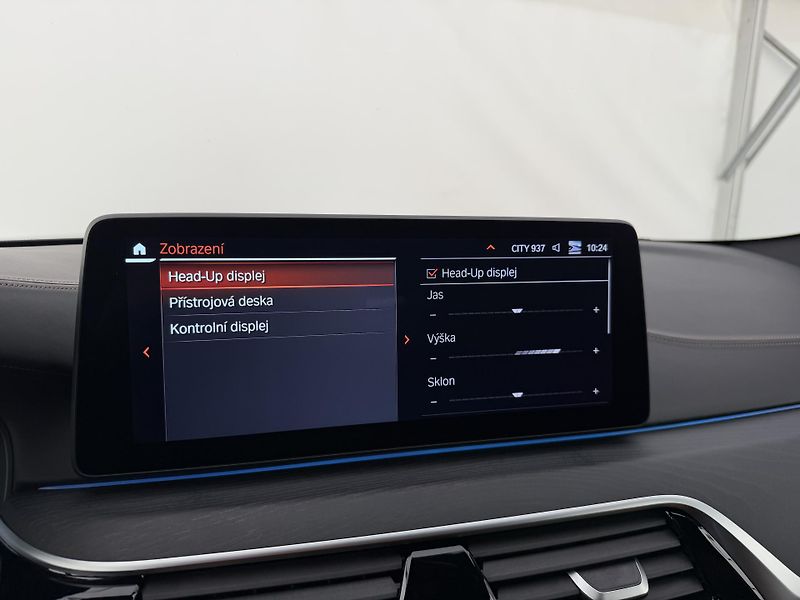 BMW Řada 5 530e*4x4*DPH*Top Výbava* - fotka 36 z 42