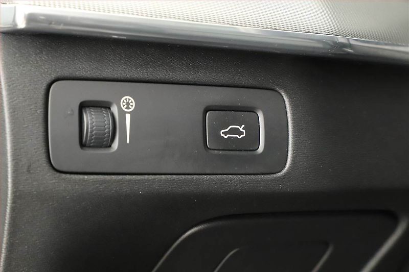 Volvo XC90 (2019) D5 AWD - fotka 30 z 30