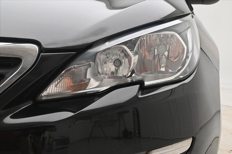 Peugeot 308 1,6 BlueHDi 73kW tažné Záruka - fotka 28 z 29