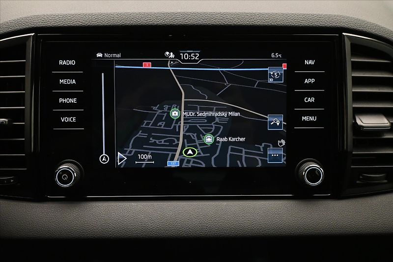 Škoda Karoq 2,0 TDI 110kW DSG 4x4 Sportlin - fotka 20 z 31
