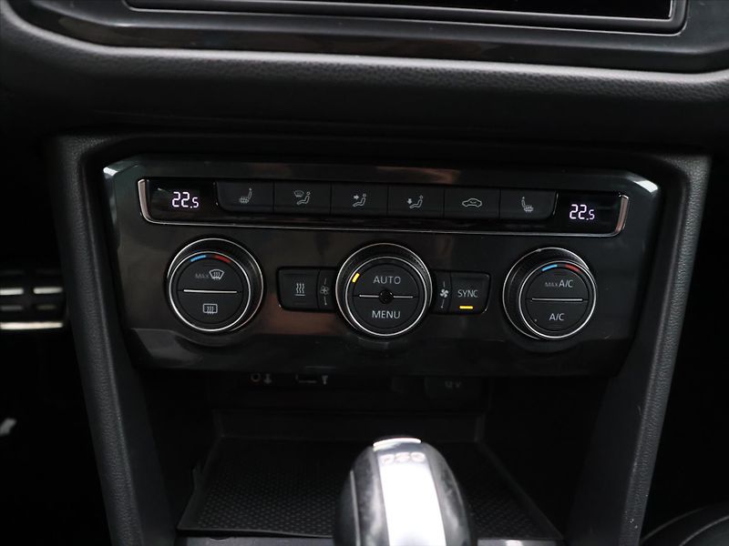 Volkswagen Tiguan 2,0 TDI 140kW 4M DSG R-Line - fotka 18 z 27