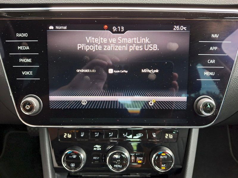 Škoda Superb (2020) L&K DSG 2,0TSi 140kW - fotka 27 z 35