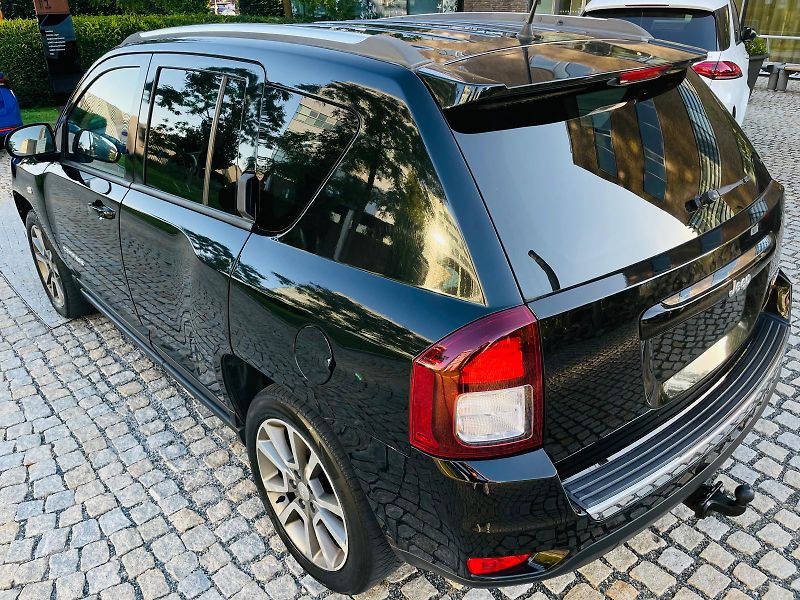 Jeep Compass 2.4i 4x4 AUT KAMERA TAŽNÉ - fotka 18 z 47