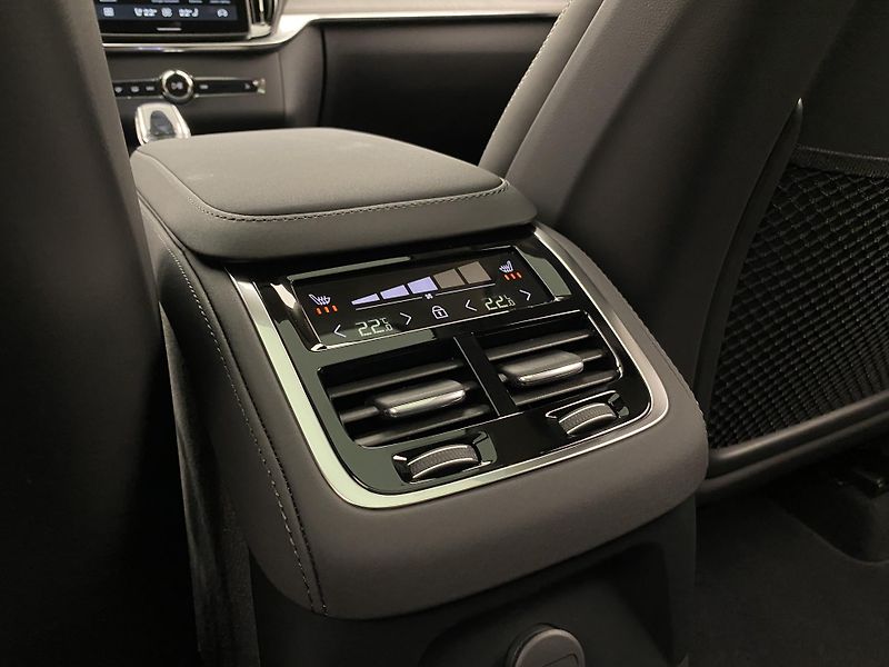 Volvo XC90 (2026) T8 AWD Plug-in DARK PLUS 7m - fotka 74 z 75