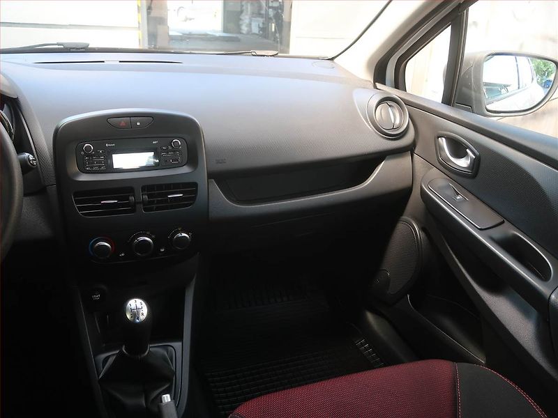 Renault Clio (2015) 1.2 16V, Serv.kniha, Tempomat - fotka 8 z 15