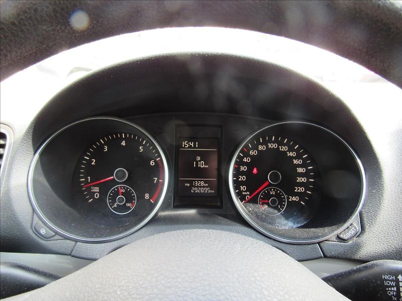 Volkswagen Golf 1,4 i 59kW - fotka 13 z 29