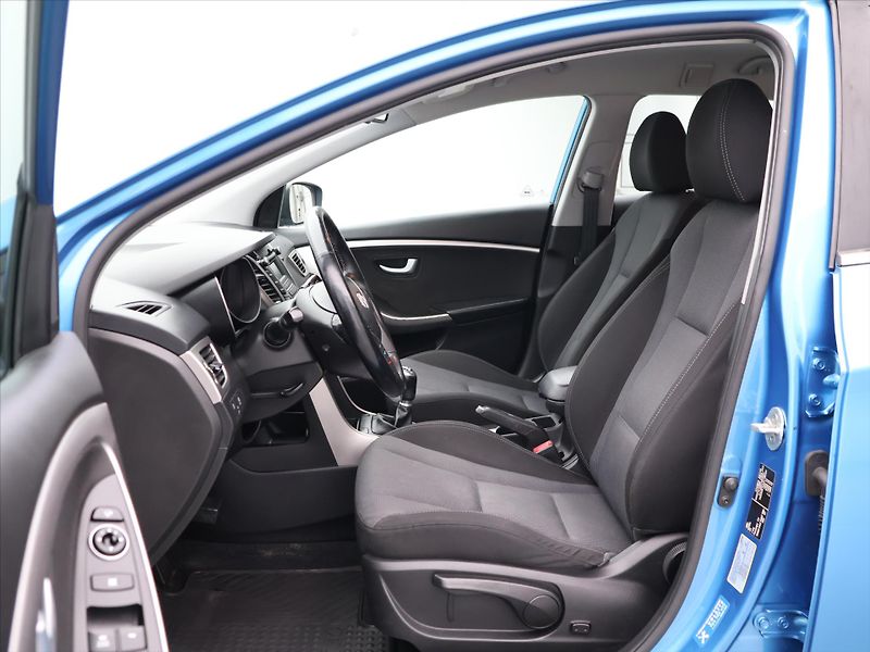 Hyundai i30 1,6 CRDi 81kW CZ Weekend - fotka 11 z 38