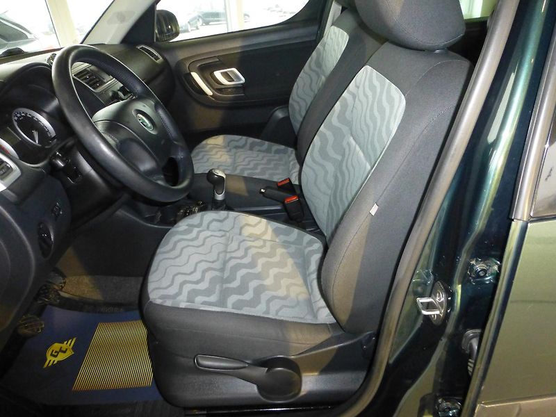 Škoda Roomster (2010) 1,4i**KLIMATIZACE***TAŽNÉ - fotka 8 z 18