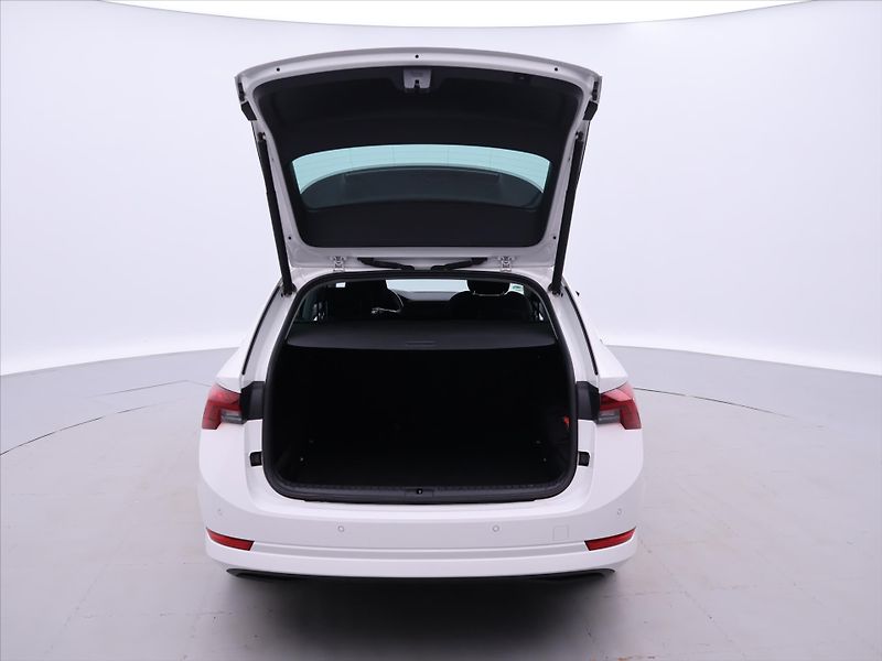 Škoda Octavia 2,0 TDI DSG Style Matrix DPH - fotka 9 z 34