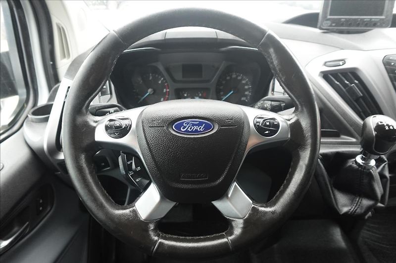 Ford Transit Custom 2,0 TDCI  L2H1 9MÍST KLIMA - fotka 18 z 32