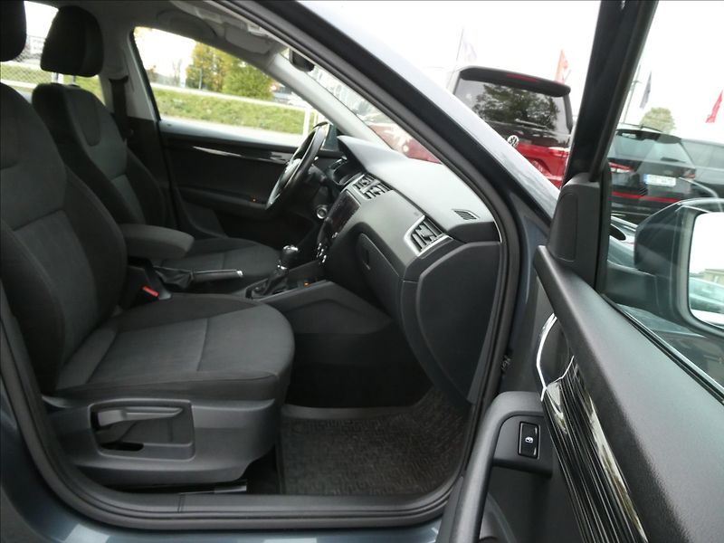 Škoda Octavia 2,0 TDi 110kW DSG STYLE, ČR - fotka 25 z 39