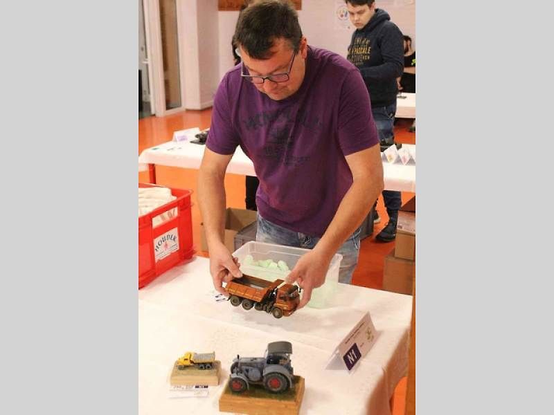Vítězný model kategorie závodních vozů seniorů, Bugatti Type 35B Přemysla Bartoše. Se skutečným vozem si Eliška Junková dojela pro 5. místo při závodě Targa Florio 1928.