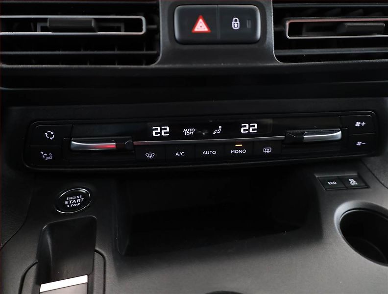 Citroën Berlingo (2019) Feel 1.2 PureTech, 5Míst, ČR - fotka 10 z 16