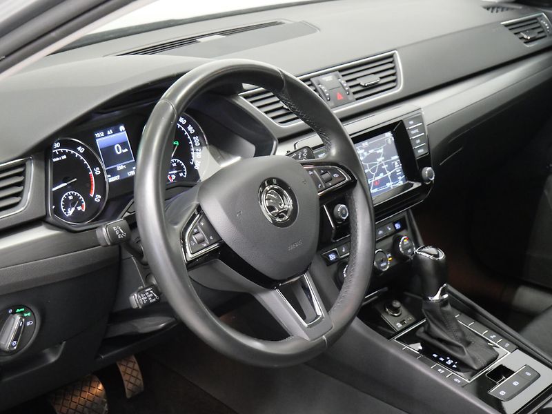 Škoda Superb - fotka 14 z 28