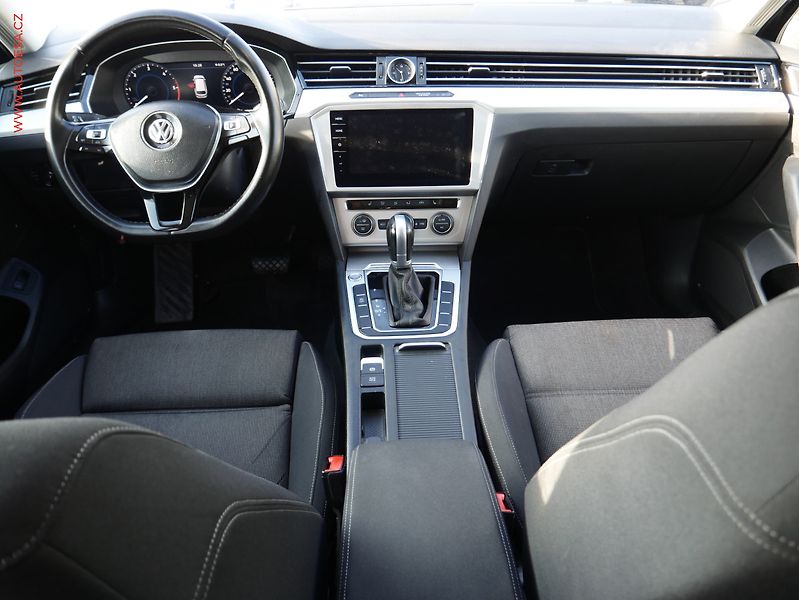 Volkswagen Passat (2018) 2.0 TDi, Comfortline, DSG - fotka 8 z 19