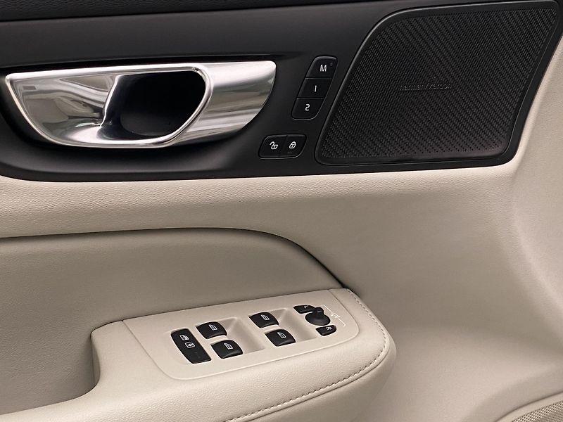 Volvo V60 T6 RECHARGE BRIGHT REZERVACE - fotka 30 z 57
