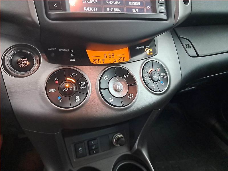 Toyota RAV4 (2012) 2.0 VVT-i, 4X4, Serv.kniha - fotka 13 z 20