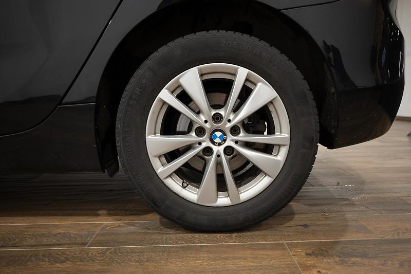 BMW Ostatní 216d Active Tourer - fotka 30 z 32