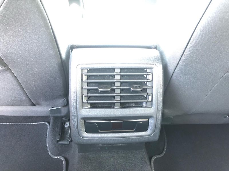 Volkswagen Golf Style 2.0 TDI 110 kW DSG Varia - fotka 22 z 28