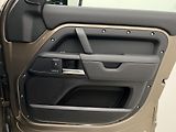Land Rover Defender 110 D300 AWD X-DYNAMIC SE AUT - náhled 45