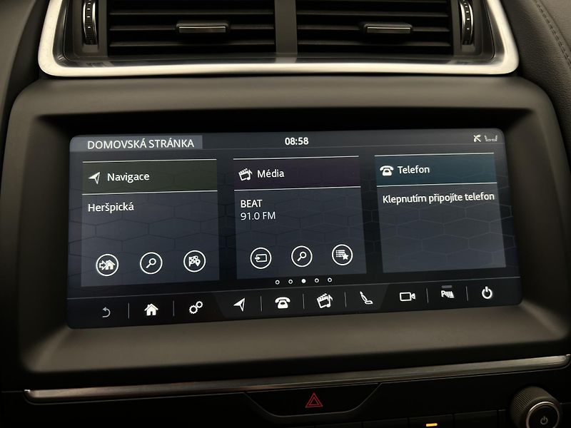 Jaguar E-Pace P250 AWD AUT - fotka 29 z 44