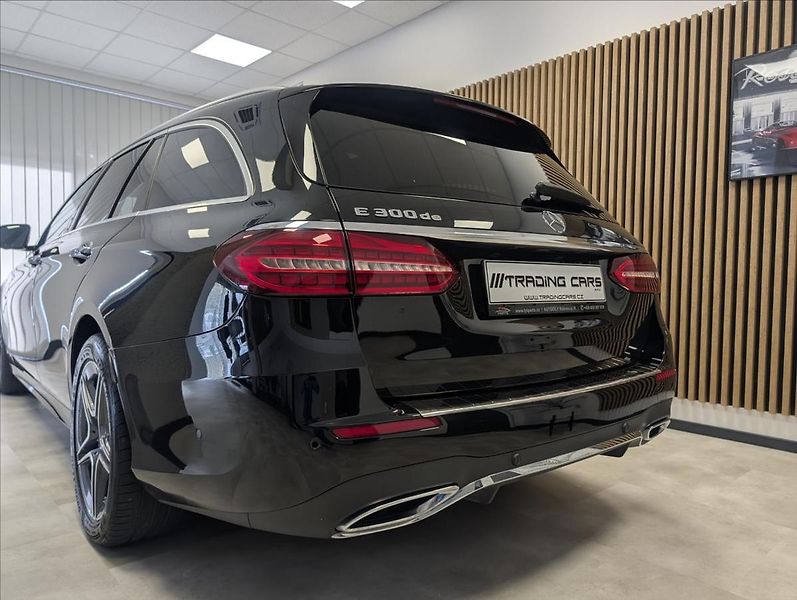 Mercedes-Benz Třídy E E300 DE EQ POWER 225 KW AMG - fotka 9 z 41