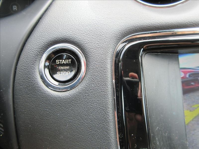 Jaguar XJ 3,0 V6, 4x4, Panorama, Nové ČR - fotka 29 z 37